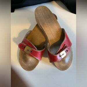 School’s Exercise Sandals